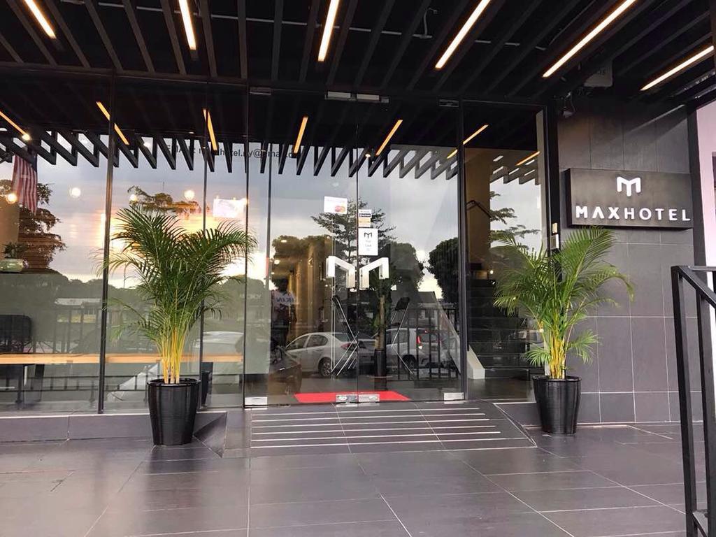 Max Hotel Subang Jaya Exterior foto